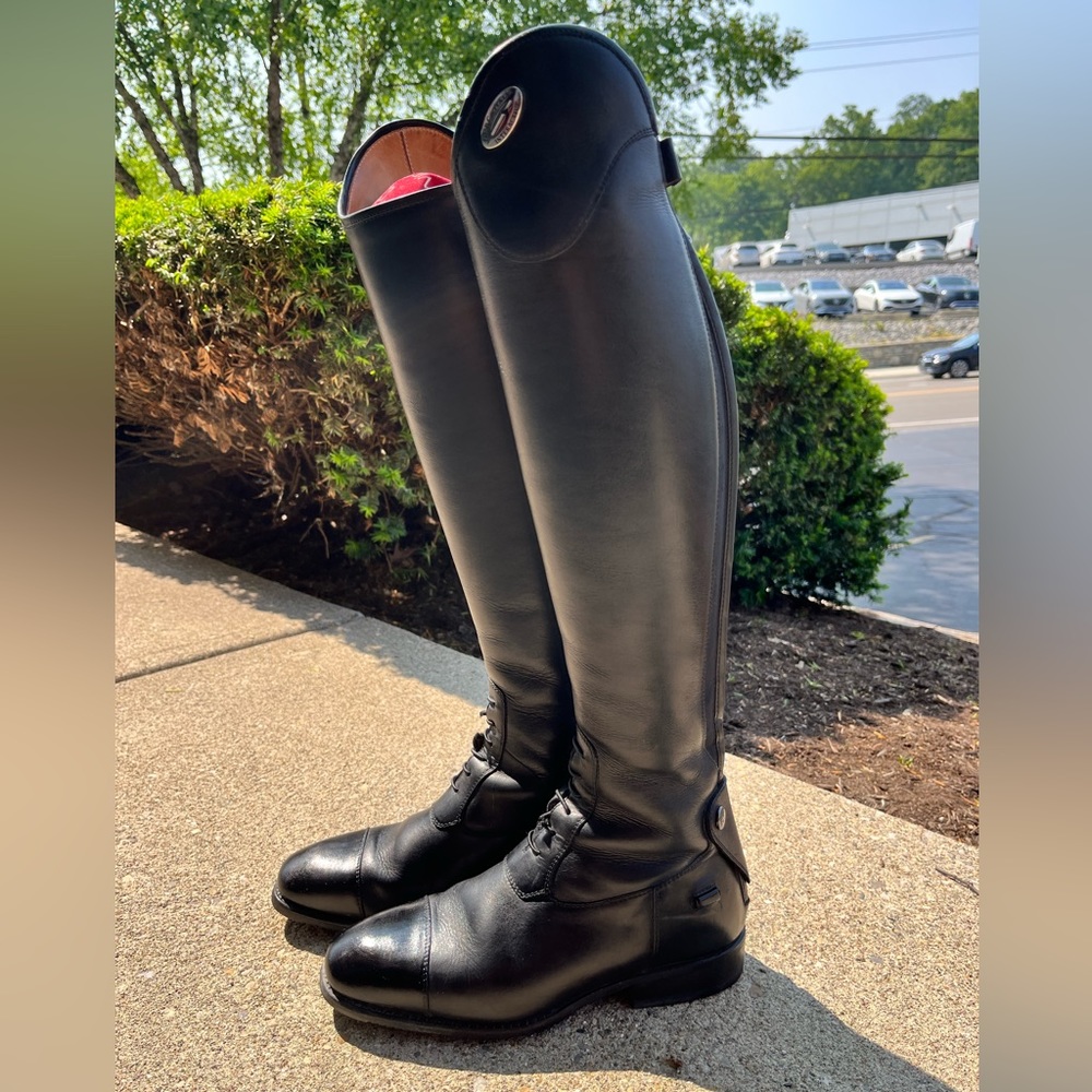 Selling a pair of slightly used DeNiro boots in a size 38 XXSlim Medium Tall.